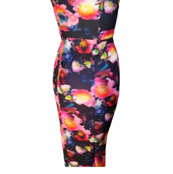 - 🌺Fun flowered strapless bodycon stretch dress with side zipper xs - Picture 5 of 7